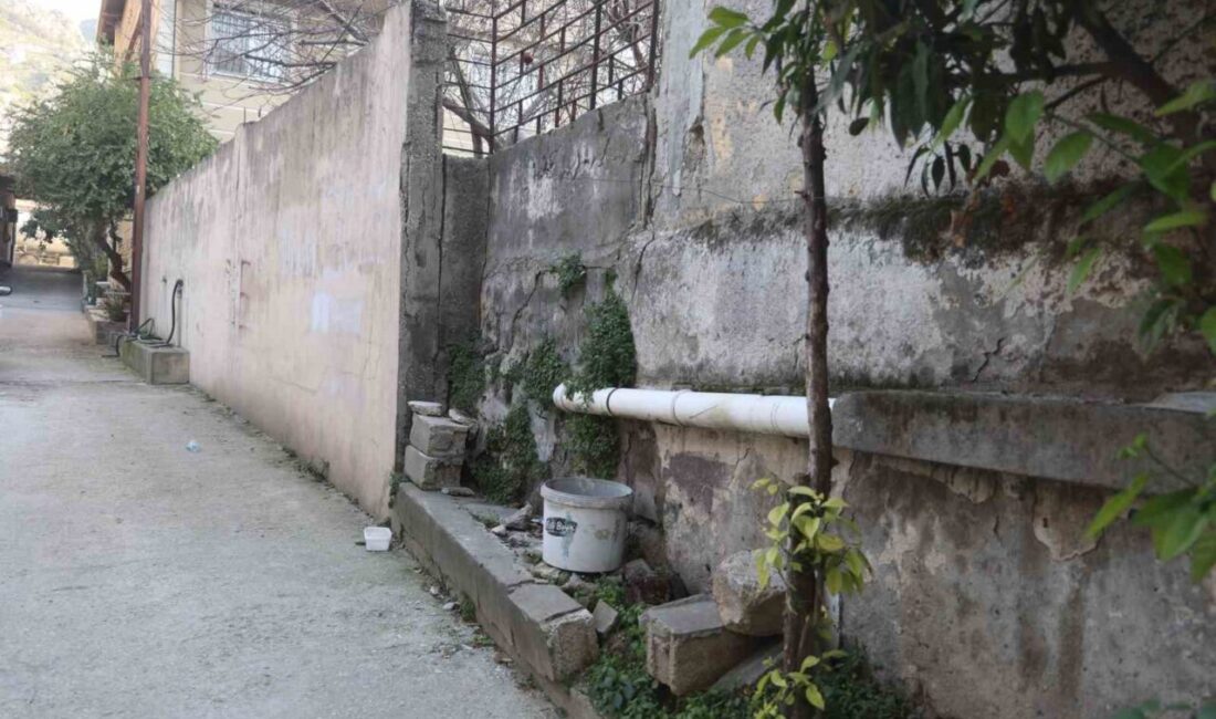 Hatay’da annesi tarafından telefon çaldırılan 12 yaşındaki çocuk devlet korumasına