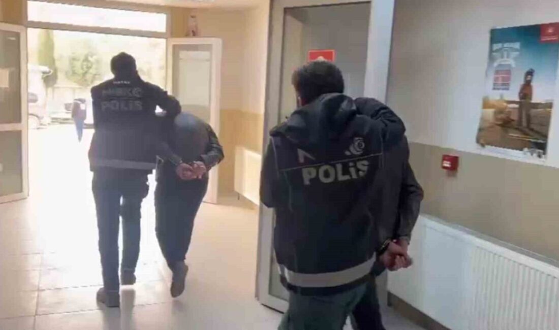 Hatay’ın Antakya ilçesinde bir araçta yapılan aramada bin 909 adet