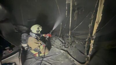 Hatay’da müstakil evde çıkan yangın, itfaiye ekiplerinin hızlı müdahalesiyle çevreye