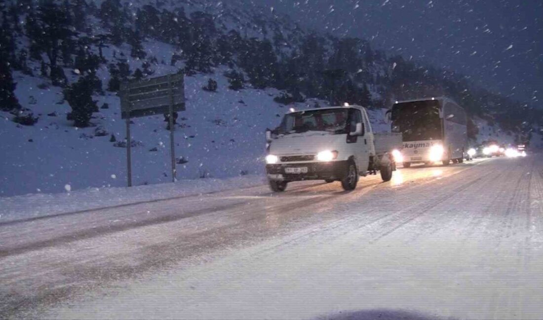 Antalya genelinde ve ilçelerinde dün etkili olan fırtınalı sağanak yağmur,