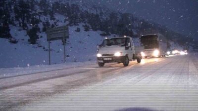 Antalya genelinde ve ilçelerinde dün etkili olan fırtınalı sağanak yağmur,