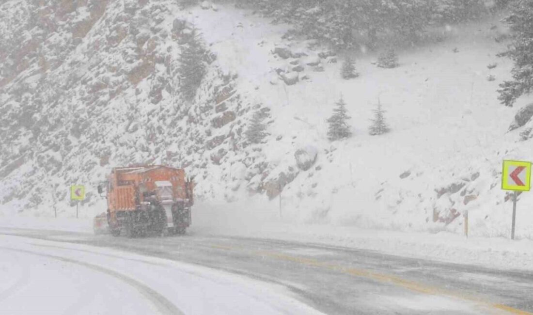 Antalya’yı Konya’ya bağlayan Akseki-Seydişehir kara yolunda kar yağışı aralıklarla etkisini