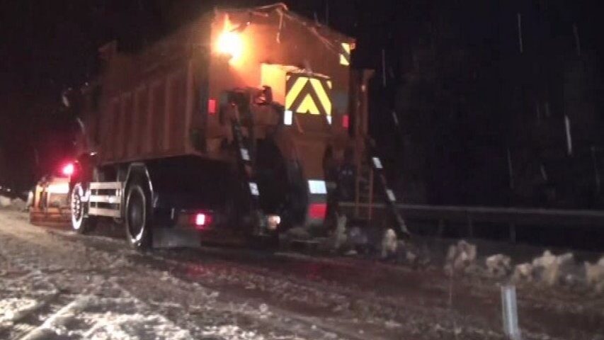 Antalya’yı Konya’ya bağlayan Akseki-Seydişehir karayolunda kar yağışı etkisini göstermeye başladı.