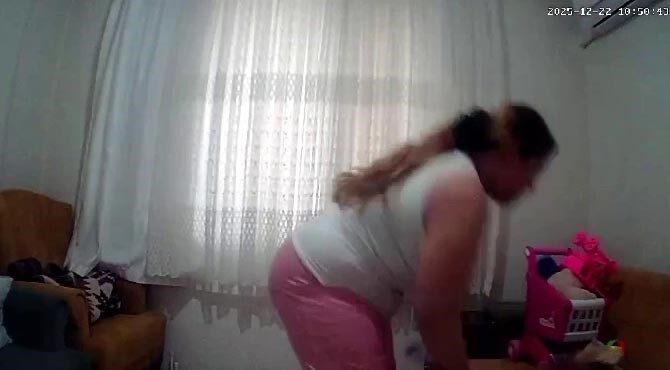 Antalya’da bir yaşındaki bebeğin yabancı uyruklu annesi tarafından darbedildiği anların