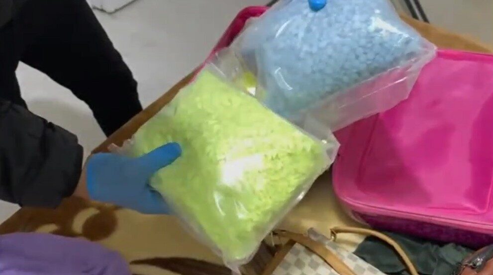 Antalya’da gerçekleştirilen operasyonlarda 15 bin uyuşturucu hap ele geçirildi, olaya