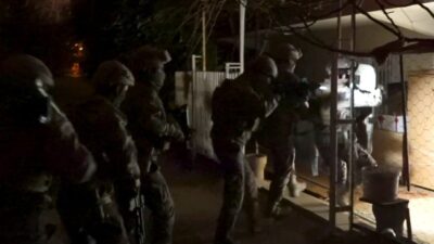 Antalya’da polis ekipleri tarafından Kepez ilçesinde 20 ayrı adrese 40
