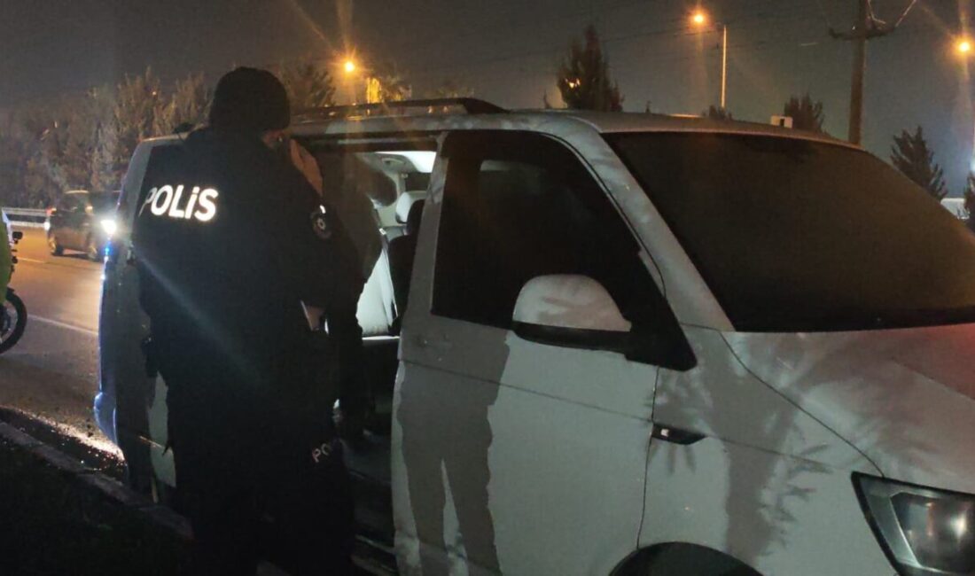 Antalya’da park halindeki panelvan aracın sürücü koltuğunda bir kişi ölü