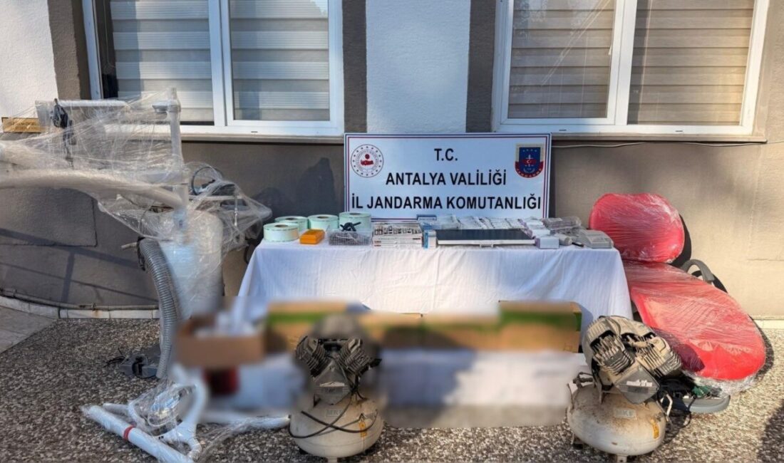 Antalya’nın Manavgat ilçesinde kaçak olarak yurda getirilen cihazlarla diplomasız şekilde
