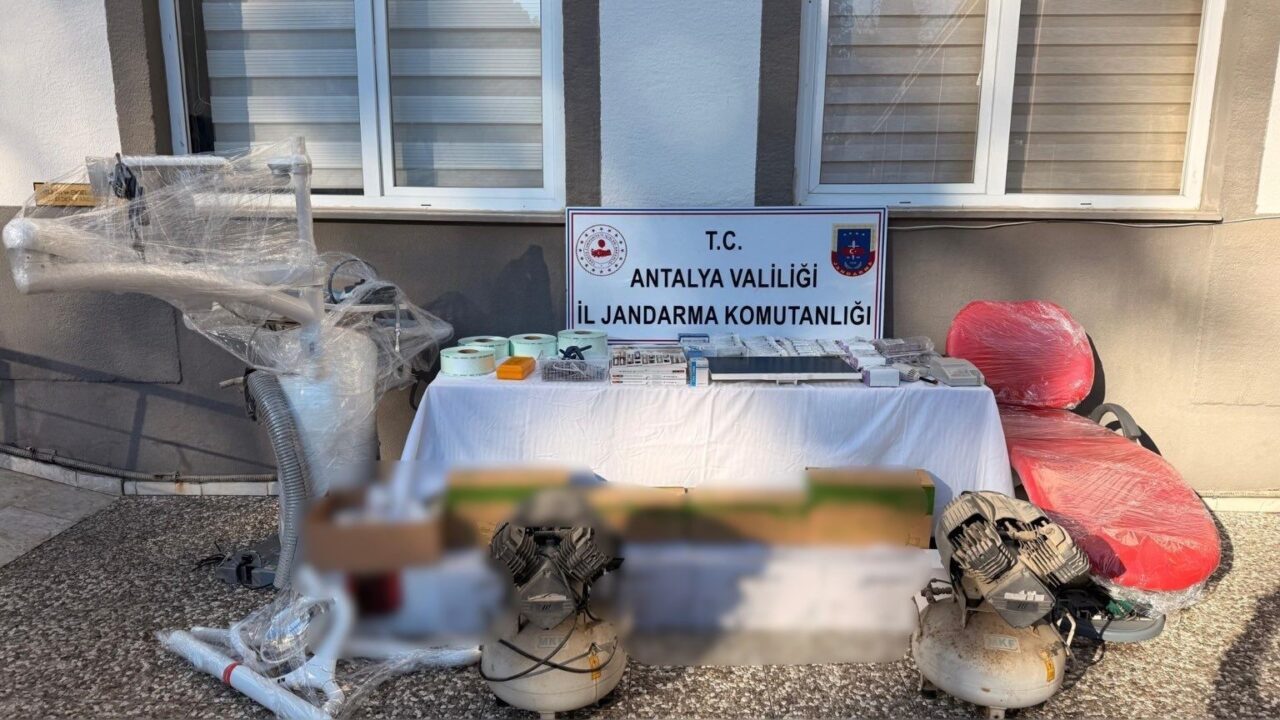 Antalya’nın Manavgat ilçesinde kaçak olarak yurda getirilen cihazlarla diplomasız şekilde