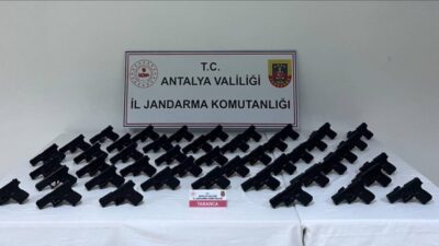 Antalya’nın Serik ilçesinde silah ticareti yaptığı belirlenen şüphelilere yönelik operasyonda