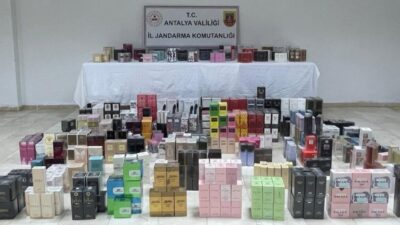 Antalya’nın Serik ilçesinde durdurulan bir araçta 3 bin 450 adet