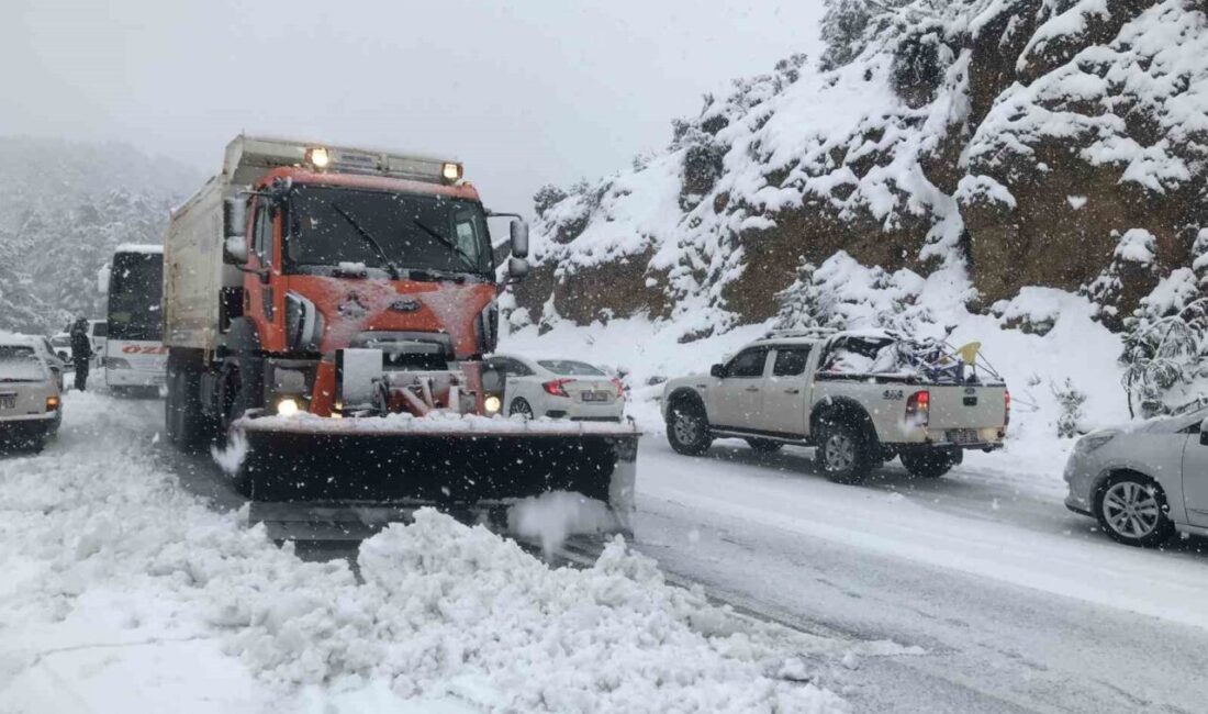 Günlerdir Antalya ve ilçelerinde etkili olan şiddetli yağmur ve sel