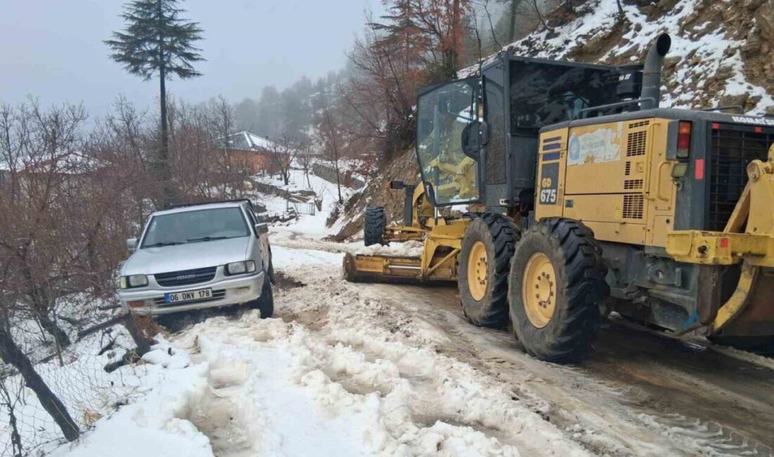 Antalya’nın yüksek kesimlerinde etkili olan kar ve tipi nedeniyle yolda