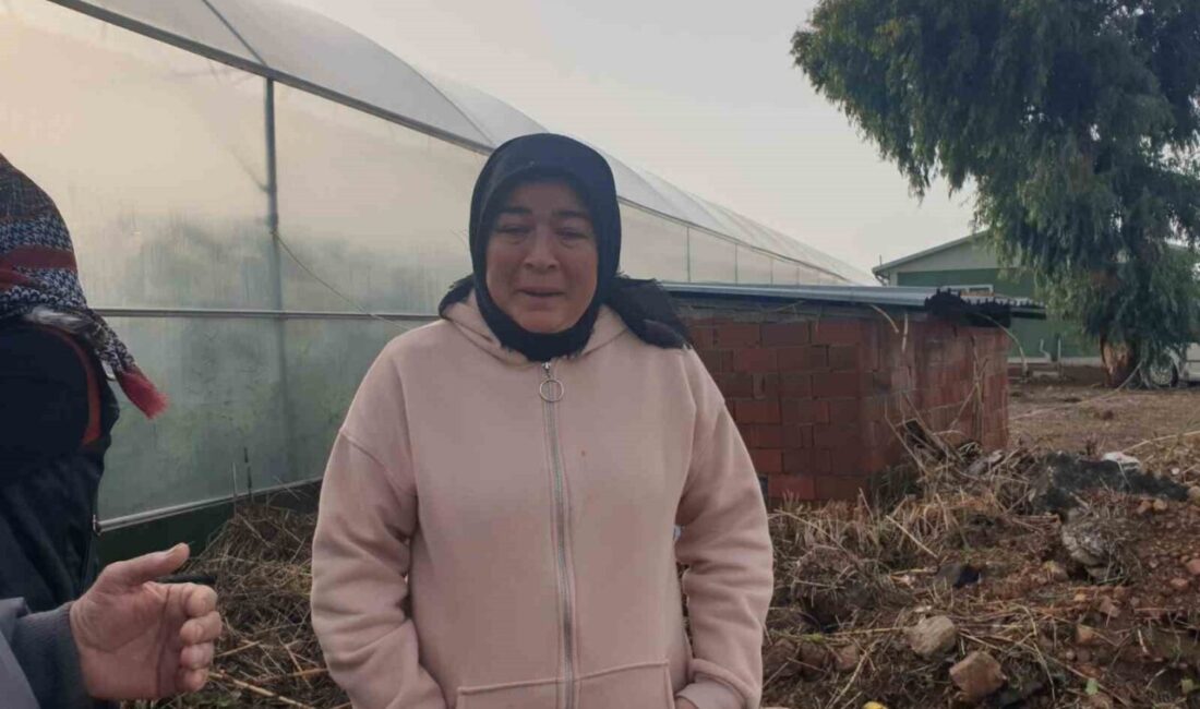 Antalya’nın Kumluca ilçesinde dün akşam yoğun yağış nedeniyle tarım alanları