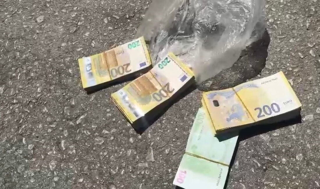 Antalya’da denetlemeye gittikleri özel hastaneden 90 bin euro rüşvet aldıkları