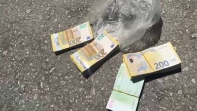 Antalya’da denetlemeye gittikleri özel hastaneden 90 bin euro rüşvet aldıkları