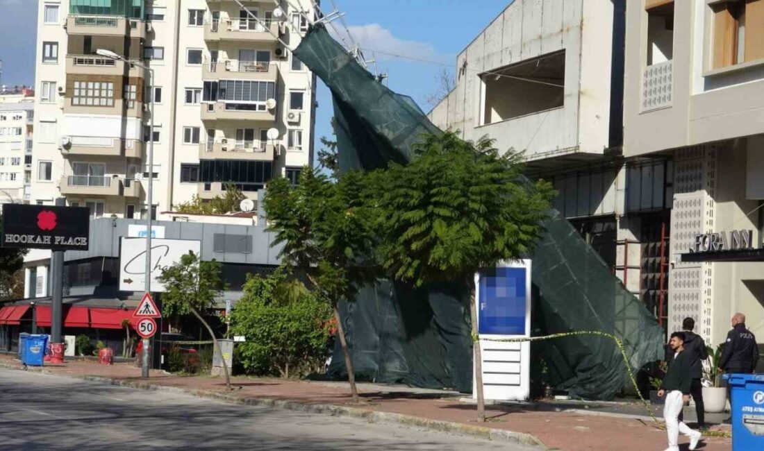 Antalya’da saatteki hızı 62 kilometreyi bulan fırtınaya dayanamayan inşaat iskelesi