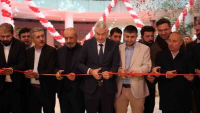 Antalya’da bir zincir marketin açılışına özel teknoloji ürünlerindeki indirimler ve