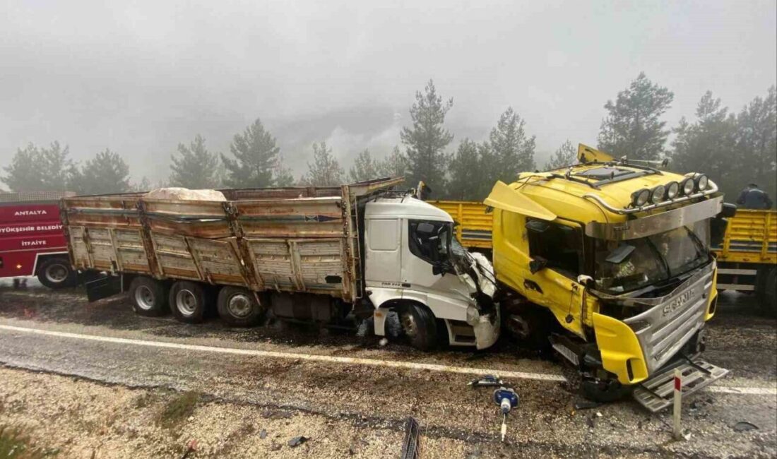 Antalya Finike–Elmalı karayolunda tır ile kamyonun kafa kafaya çarpıştığı kazada