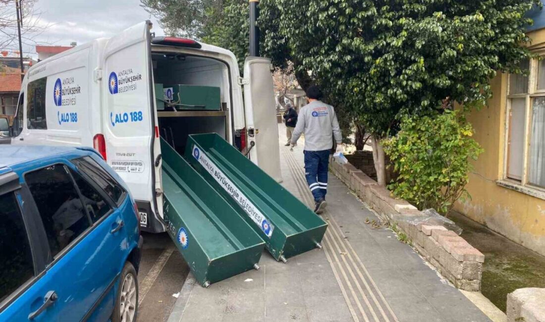 Antalya’nın Serik ilçesinde komşuların ihbarı üzerine harekete geçen polis ve