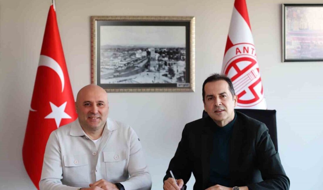 Antalyaspor’da teknik direktörlük görevine Sami Uğurlu getirildi. Kırmızı-beyazlı kulübün resmi