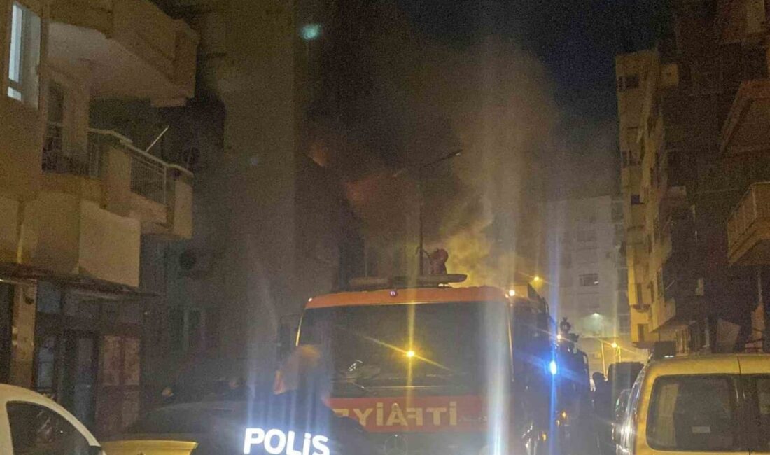 Antalya’da 5 katlı apartmanın 3’üncü katındaki dairede çıkan yangında ev