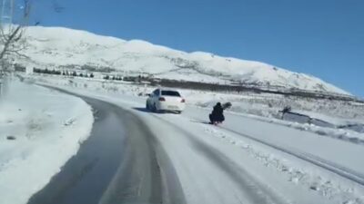 Elazığ’da bir şahıs, aracına bağladığı kızağı metrelerce çekti. Tehlikeli eğlence