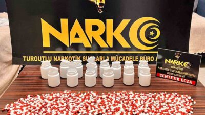 Manisa’nın Turgutlu ilçesinde polis ekipleri tarafından bir aracın motor kaputu