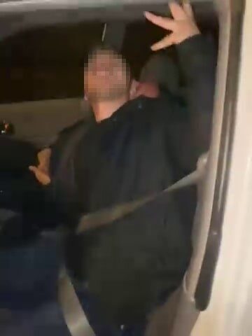 100 kara yolunda meydana gelen kazada, otomobilin hafif ticari araca