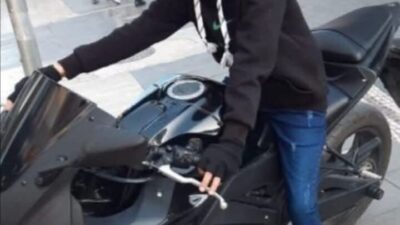 Mersin’in Tarsus ilçesinde meydana gelen trafik kazasında ağır yaralanan genç,