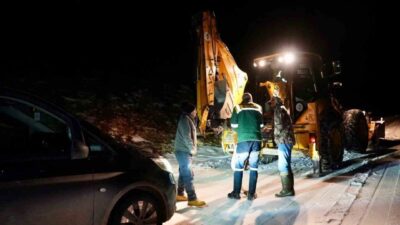 Mersin’in Erdemli ilçesinin yüksek rakımlı bölgesinde araçla mahsur kalan 2