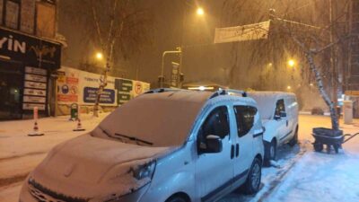 Ardahan’da gece saatlerinden itibaren il genelinde kar yağışı etkili oldu.