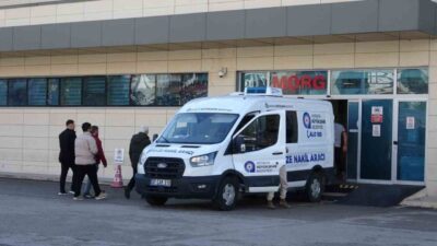 Antalya’da arkadaşından aldığı motosikletle seyir halindeki genç geçirdiği trafik kazası