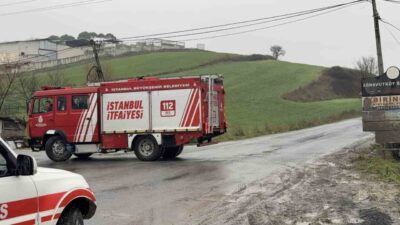 İstanbul’un Arnavutköy ilçesinde gece saatlerinde meydana gelen kazada, bir otomobil