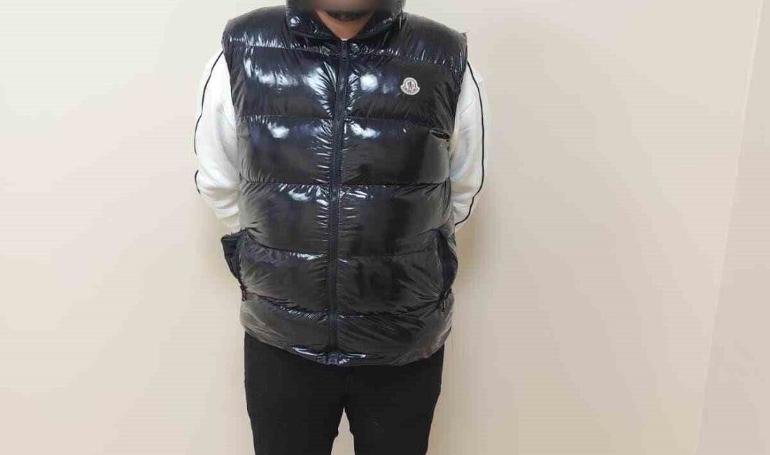 İstanbul’un Arnavutköy ilçesinde polis ekiplerinin şüphe üzerine durdurduğu kişi, yapılan