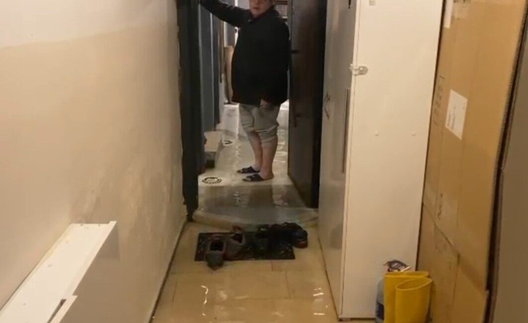 İstanbul’da akşam saatlerinde etkili olan sağanak yağış nedeniyle Arnavutköy’de bazı