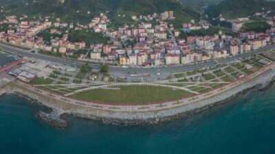 Trabzon’un Arsin ilçesinde Sahil Parkı Onarım Projesi ile ilçenin sahil
