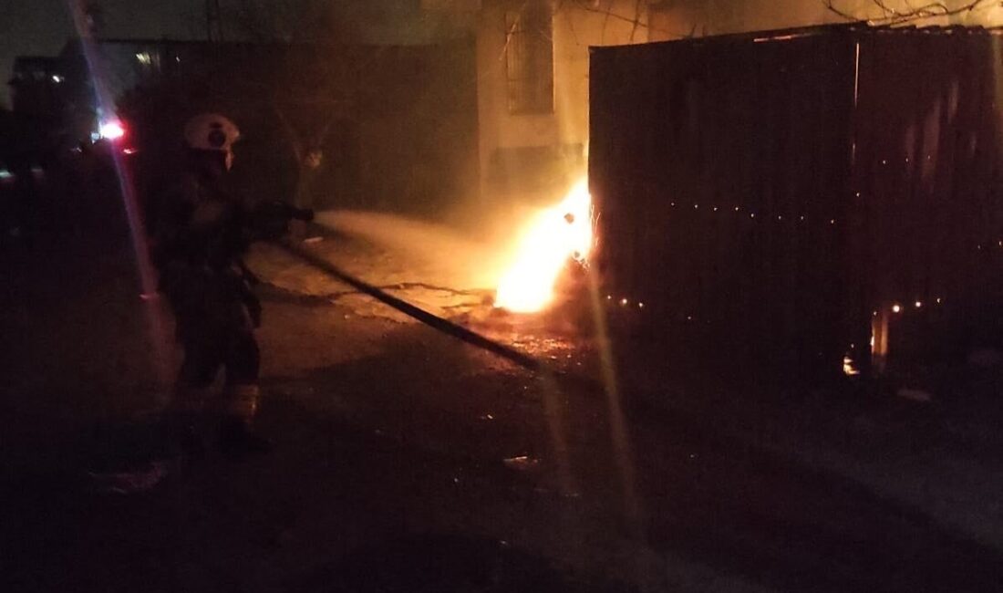 Hatay’da müstakil evde çıkan yangın, itfaiye ekiplerinin müdahalesiyle çevreye sıçramadan