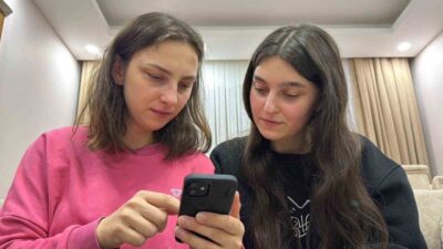 Artvin’de aralarında 11 yaş fark bulunan iki kardeşin aynı telefonu