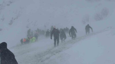 Artvin’de çığ altında kalan çobanı arama ve kurtarma çalışmalarının 3.