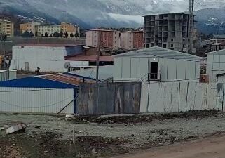 Artvin’de inşaat halindeki binanın 6’ncı katından düşen işçi yaşamını yitirdi.