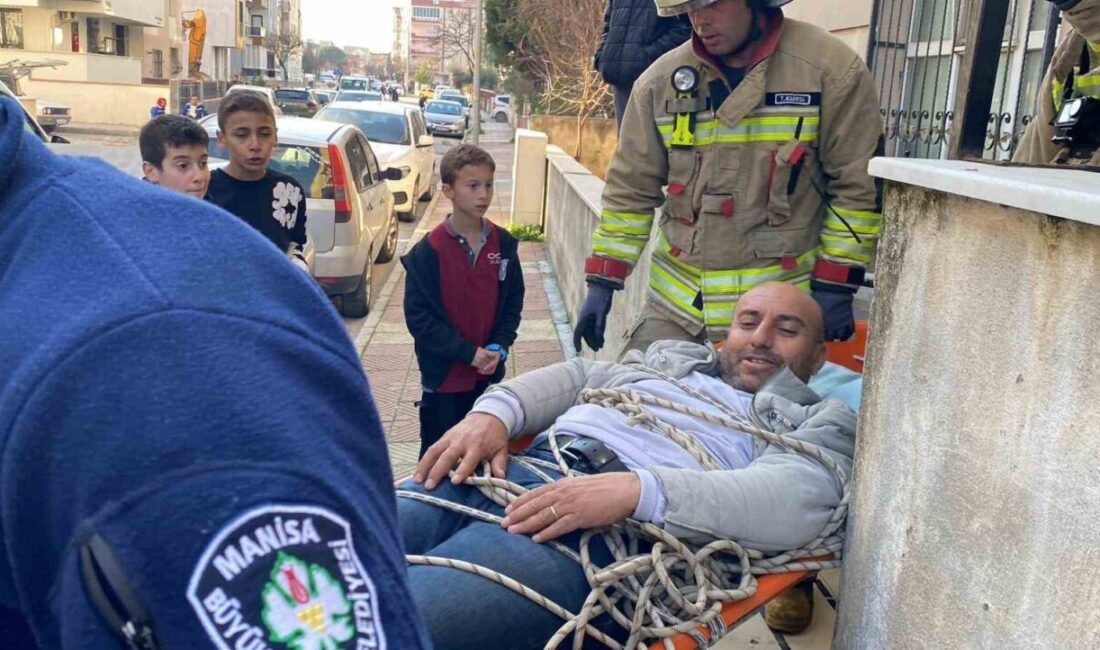 Manisa’nın Yunusemre ilçesinde güvercinlerine bakmak için çıktığı binanın asansör kulesinden