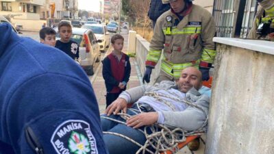 Manisa’nın Yunusemre ilçesinde güvercinlerine bakmak için çıktığı binanın asansör kulesinden