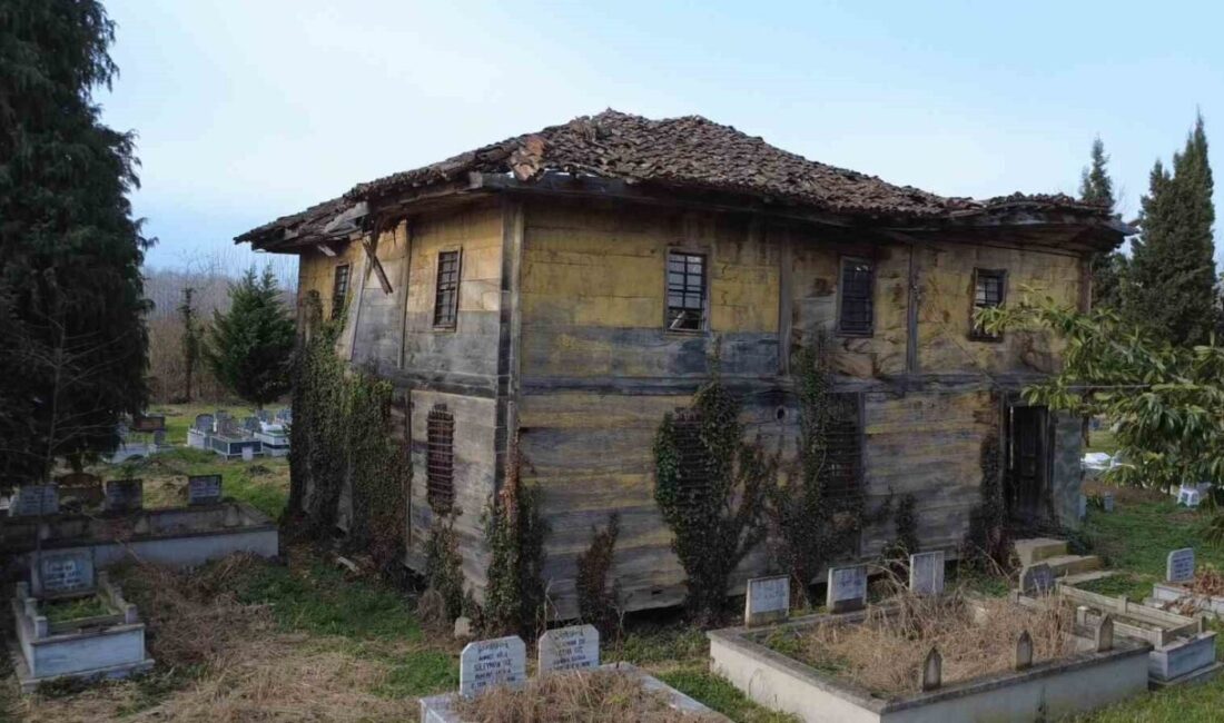 Samsun’un Çarşamba ilçesi Turgutlu Mahallesi’nde mezarlık alanı içerisinde bulunan ve