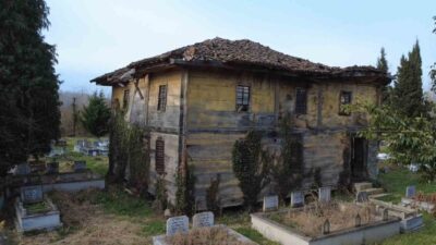 Samsun’un Çarşamba ilçesi Turgutlu Mahallesi’nde mezarlık alanı içerisinde bulunan ve