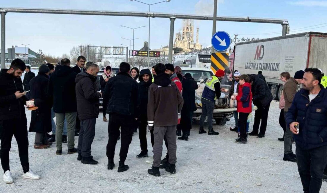 Erzurum’da Aşkale ilçe Belesiyesi yoğun kar yağışı, tipi ve çığ
