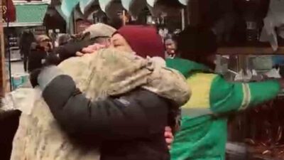 Askerlik görevini tamamladıktan sonra Eskişehir’e dönen ve caddede simit satan