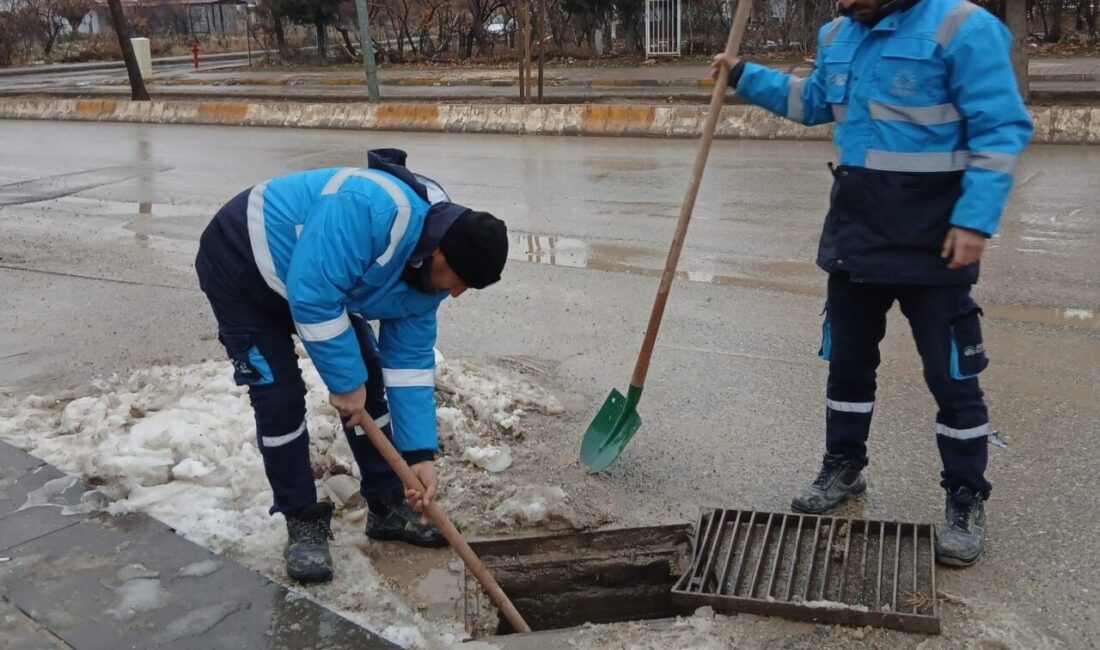Adıyaman Belediyesi, kent merkezinde etkili olan kar ve sağanak yağışların