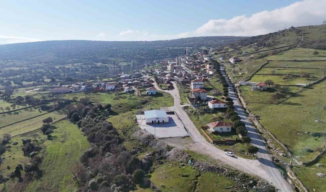 Yunusemre Belediyesi’nin Yuntdağı mahallelerinden Asmacık’ta yapımını tamamladığı sosyal tesis, açılış