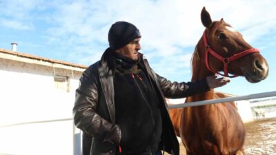 Eskişehir’de İngiliz ve Arap atının yetiştiriciliğini yapan Yenel Kaya, kış